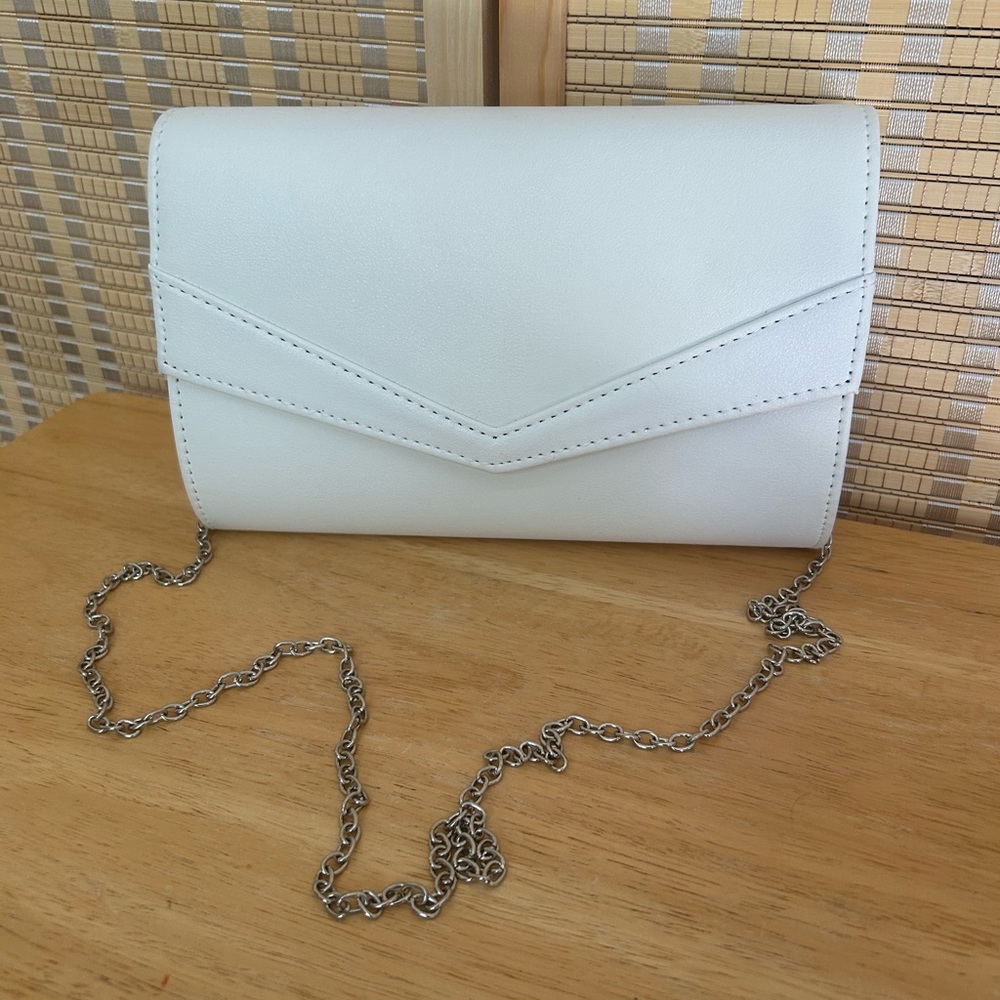NWOT White Clutch Purse with silver chain strap evening formal